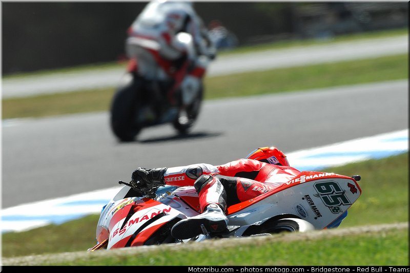 moto2_bradl_020_australie_philip_island_2011
