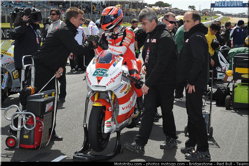 moto2_bradl_024_australie_philip_island_2011