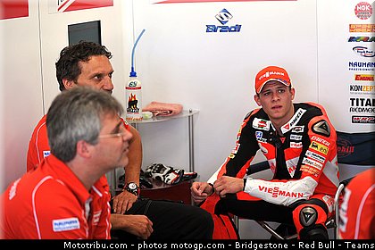moto2_bradl_002_australie_philip_island_2011.jpg