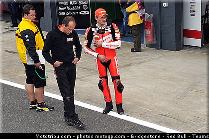 moto2_bradl_010_australie_philip_island_2011.jpg