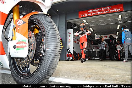 moto2_bradl_012_australie_philip_island_2011.jpg