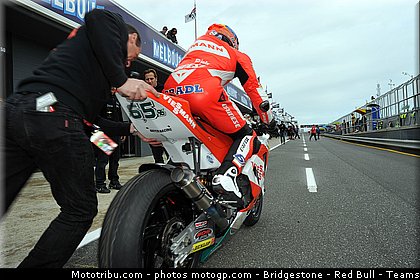 moto2_bradl_013_australie_philip_island_2011.jpg