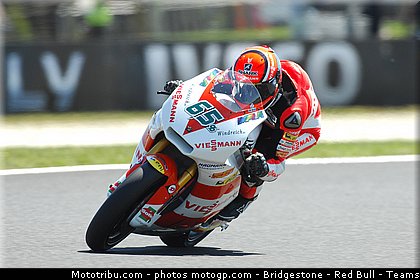 moto2_bradl_016_australie_philip_island_2011.jpg