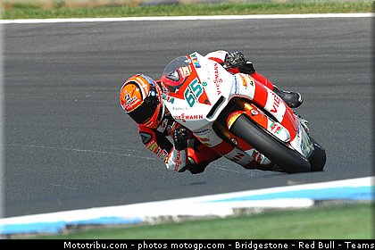 moto2_bradl_018_australie_philip_island_2011.jpg
