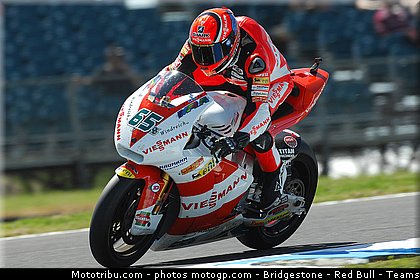 moto2_bradl_021_australie_philip_island_2011.jpg