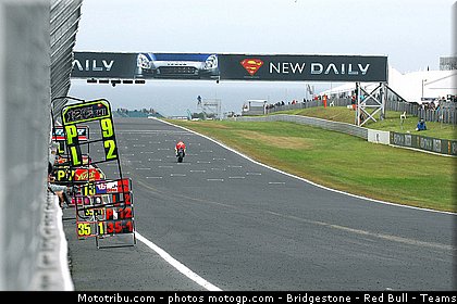 moto2_bradl_023_australie_philip_island_2011.jpg