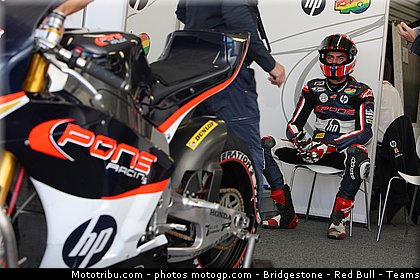 moto2_espargaro_a_001_australie_philip_island_2011.jpg