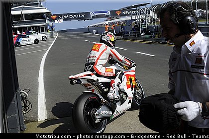 motogp_aoyama_001_australie_philip_island_2011.jpg