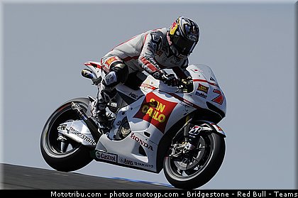 motogp_aoyama_003_australie_philip_island_2011.jpg
