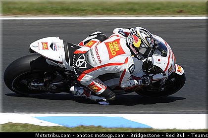 motogp_aoyama_006_australie_philip_island_2011.jpg