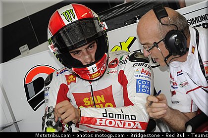 motogp_simoncelli_002_australie_philip_island_2011.jpg