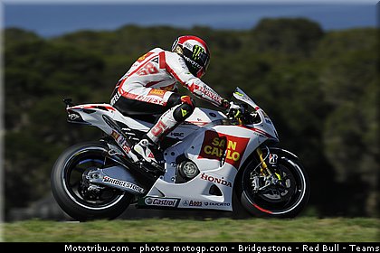 motogp_simoncelli_004_australie_philip_island_2011.jpg