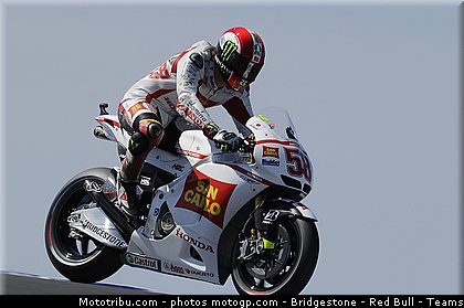 motogp_simoncelli_005_australie_philip_island_2011.jpg