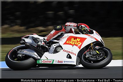 motogp_simoncelli_006_australie_philip_island_2011.jpg