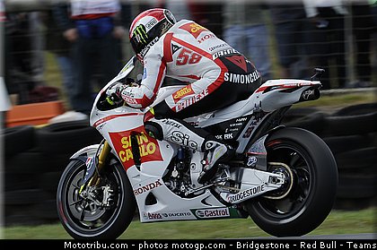 motogp_simoncelli_012_australie_philip_island_2011.jpg