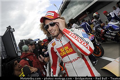 motogp_simoncelli_013_australie_philip_island_2011.jpg