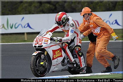 motogp_simoncelli_046_australie_philip_island_2011.jpg