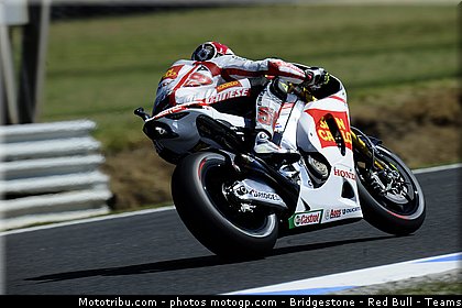 motogp_simoncelli_053_australie_philip_island_2011.jpg