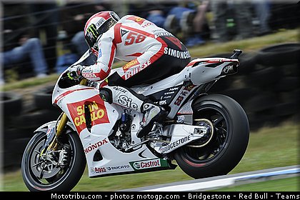 motogp_simoncelli_068_australie_philip_island_2011.jpg