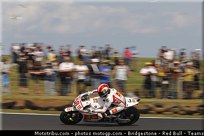 motogp_simoncelli_069_australie_philip_island_2011.jpg