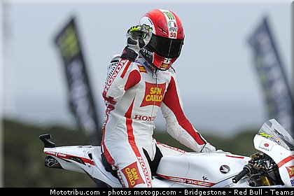 motogp_simoncelli_072_australie_philip_island_2011.jpg