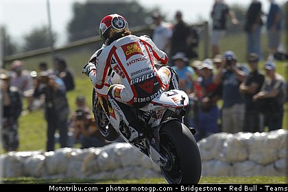 motogp_simoncelli_076_australie_philip_island_2011.jpg