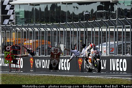 motogp_simoncelli_082_australie_philip_island_2011.jpg