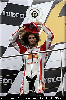 motogp_simoncelli_086_australie_philip_island_2011.jpg