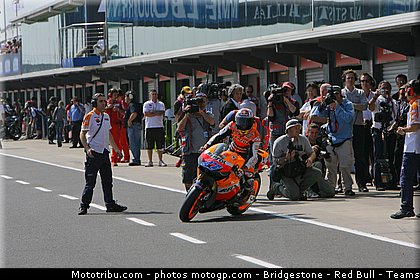 motogp_stoner_077_australie_philip_island_2011.jpg