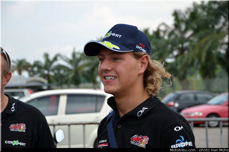 moto2_aegerter_001_malaisie_sepang_2011