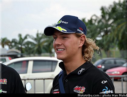 moto2_aegerter_001_malaisie_sepang_2011.jpg