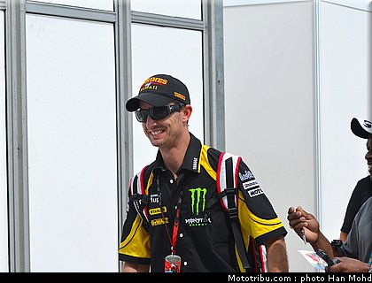 motogp_edwards_004_malaisie_sepang_2011.jpg