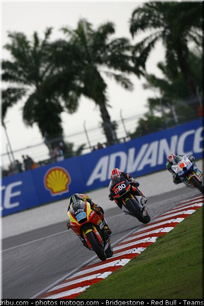 moto2_024_malaisie_sepang_2011