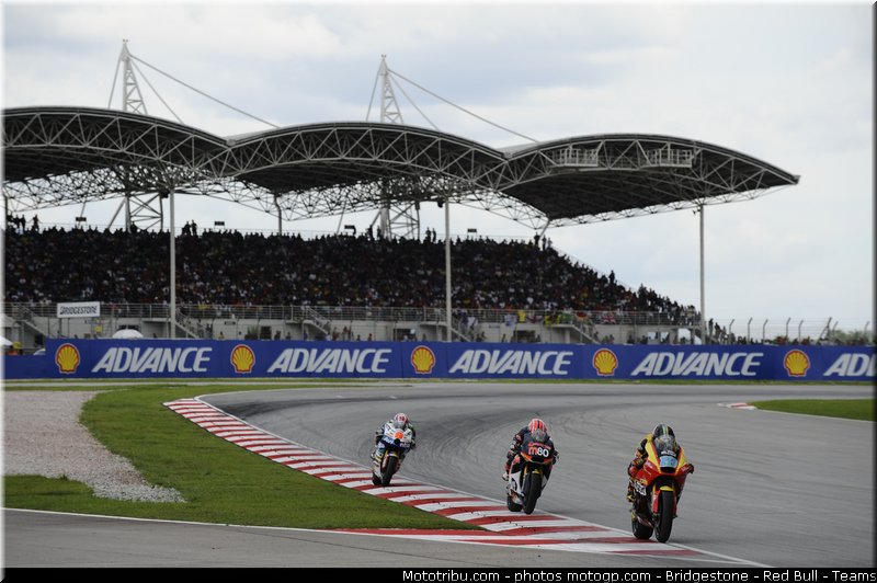 moto2_026_malaisie_sepang_2011