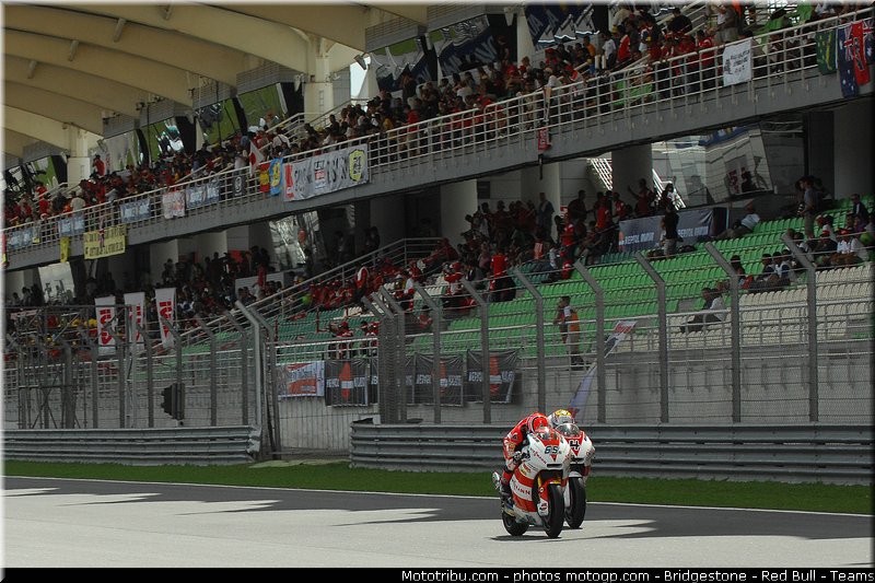 moto2_042_malaisie_sepang_2011