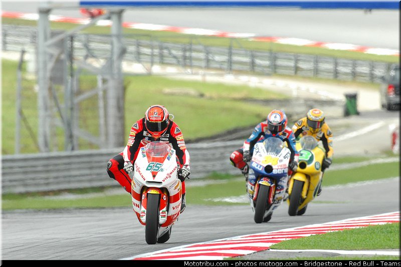 moto2_047_malaisie_sepang_2011