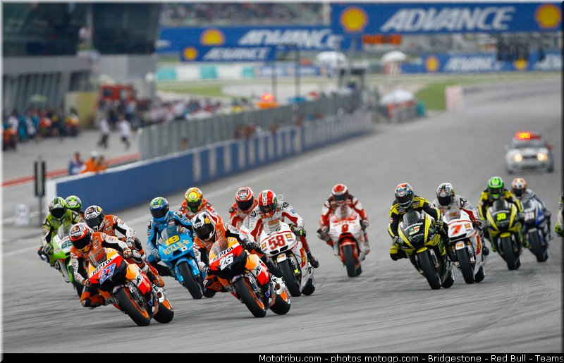 moto2_052_malaisie_sepang_2011