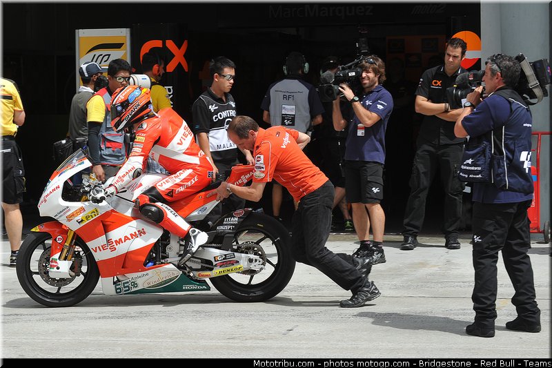 moto2_bradl_009_malaisie_sepang_2011