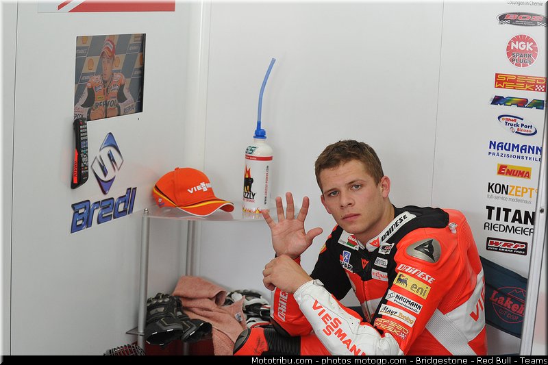 moto2_bradl_011_malaisie_sepang_2011