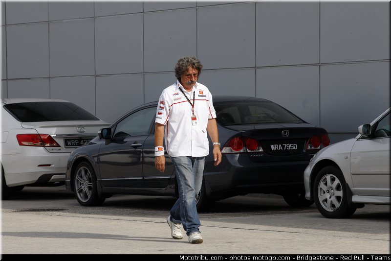motogp_simoncelli_091_malaisie_sepang_2011