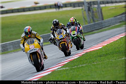 moto2_021_malaisie_sepang_2011.jpg