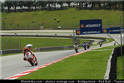 moto2_048_malaisie_sepang_2011.jpg