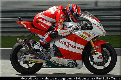 moto2_bradl_003_malaisie_sepang_2011.jpg