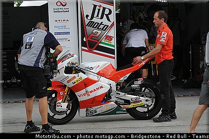 moto2_bradl_005_malaisie_sepang_2011.jpg