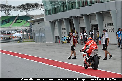 moto2_bradl_006_malaisie_sepang_2011.jpg