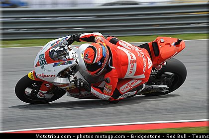 moto2_bradl_007_malaisie_sepang_2011.jpg