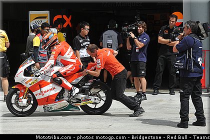 moto2_bradl_009_malaisie_sepang_2011.jpg