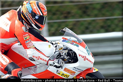 moto2_bradl_012_malaisie_sepang_2011.jpg