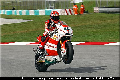 moto2_bradl_015_malaisie_sepang_2011.jpg