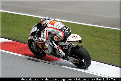 motogp_aoyama_011_malaisie_sepang_2011.jpg